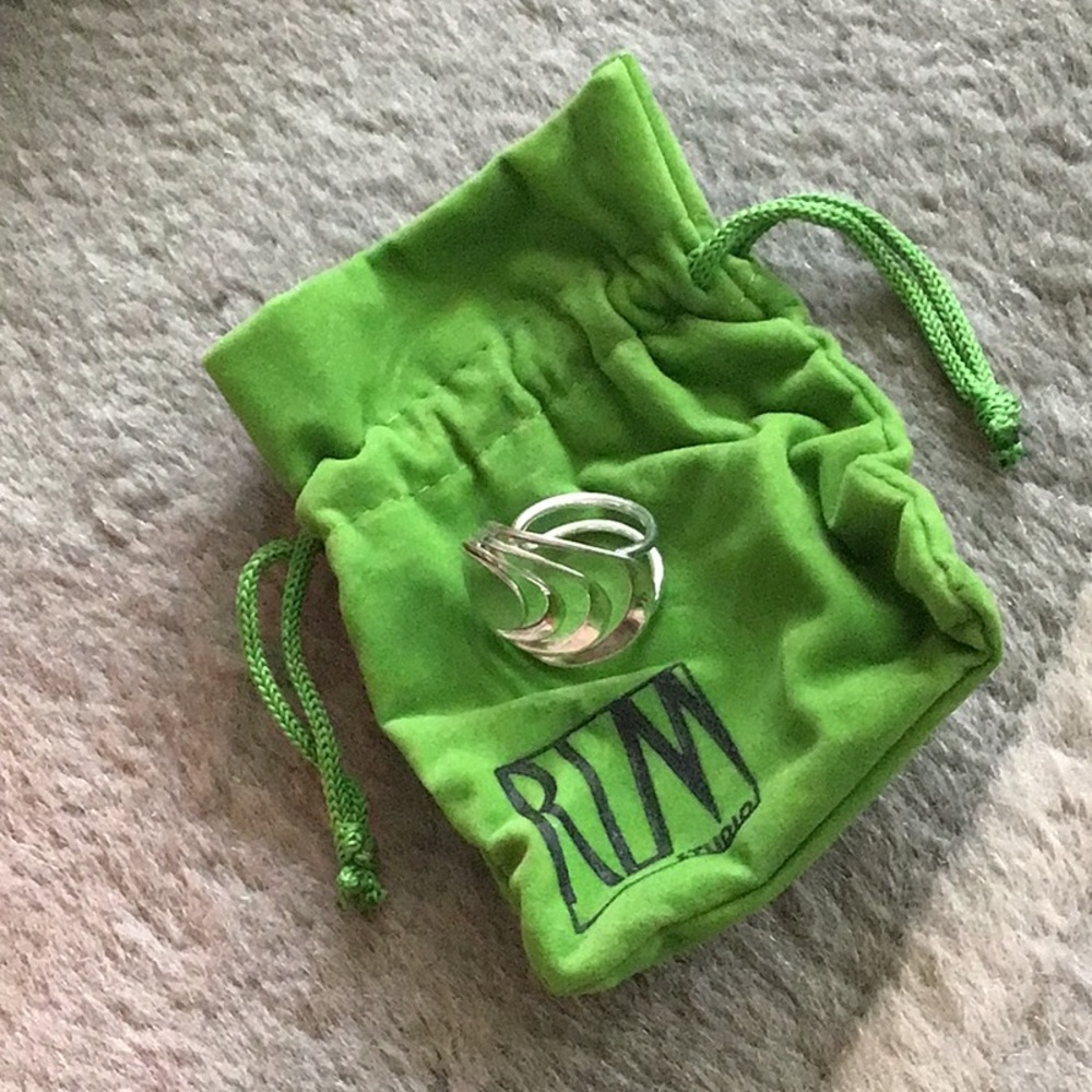 SOLD——Silver Ring with Green Pouch